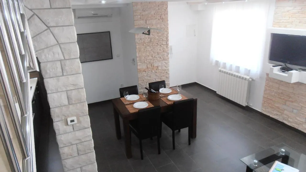 Apartman Ines 2 Pula 0*,
