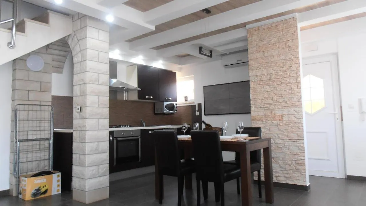 Apartman Ines 2 Pula 0*,