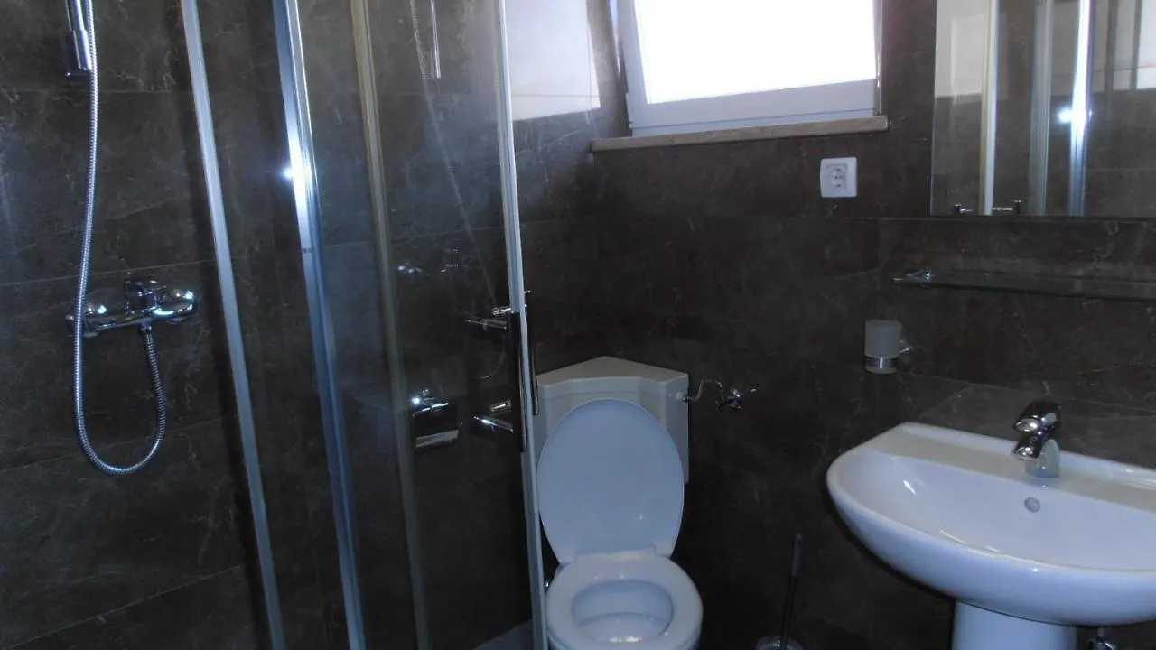 Apartman Ines 2 Πούλα